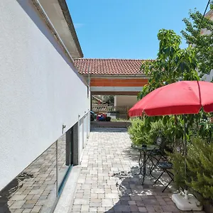 Oscar & Leo Apartment