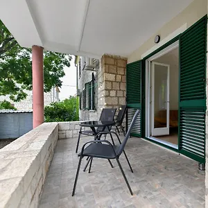  Apartment Maraska